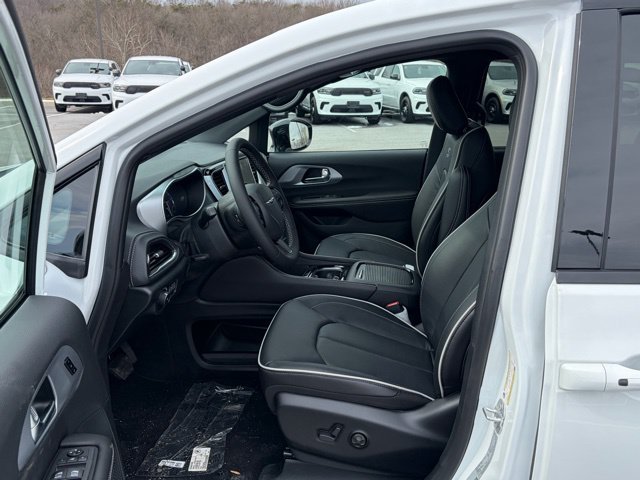 New 2026 Chrysler Pacifica Limited w/ S Appearance Package FWD image 15