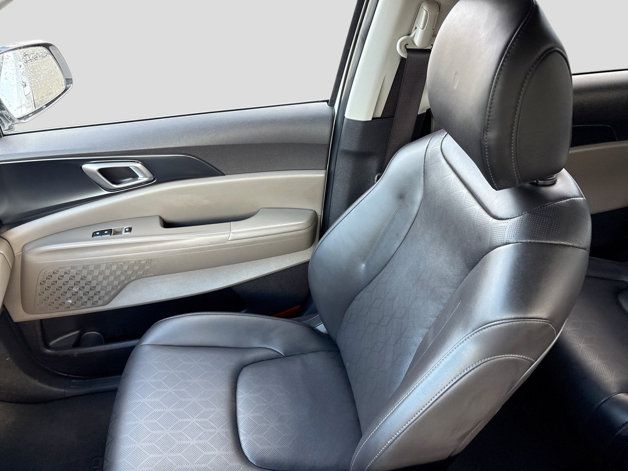 Used 2025 Kia Carnival FWD image 21
