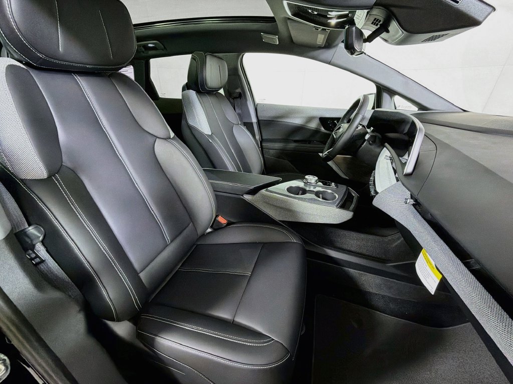 New 2026 Cadillac Optiq Sport 1 w/ LPO, Floor Liner Package AWD/4WD image 26