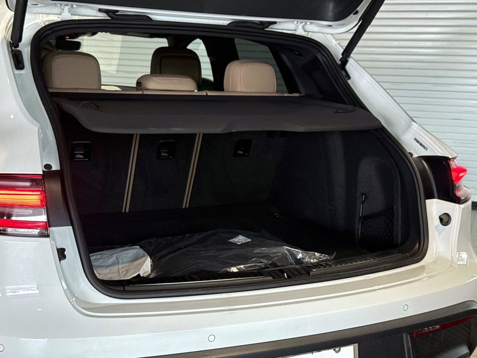 Certified 2026 Porsche Macan image 12