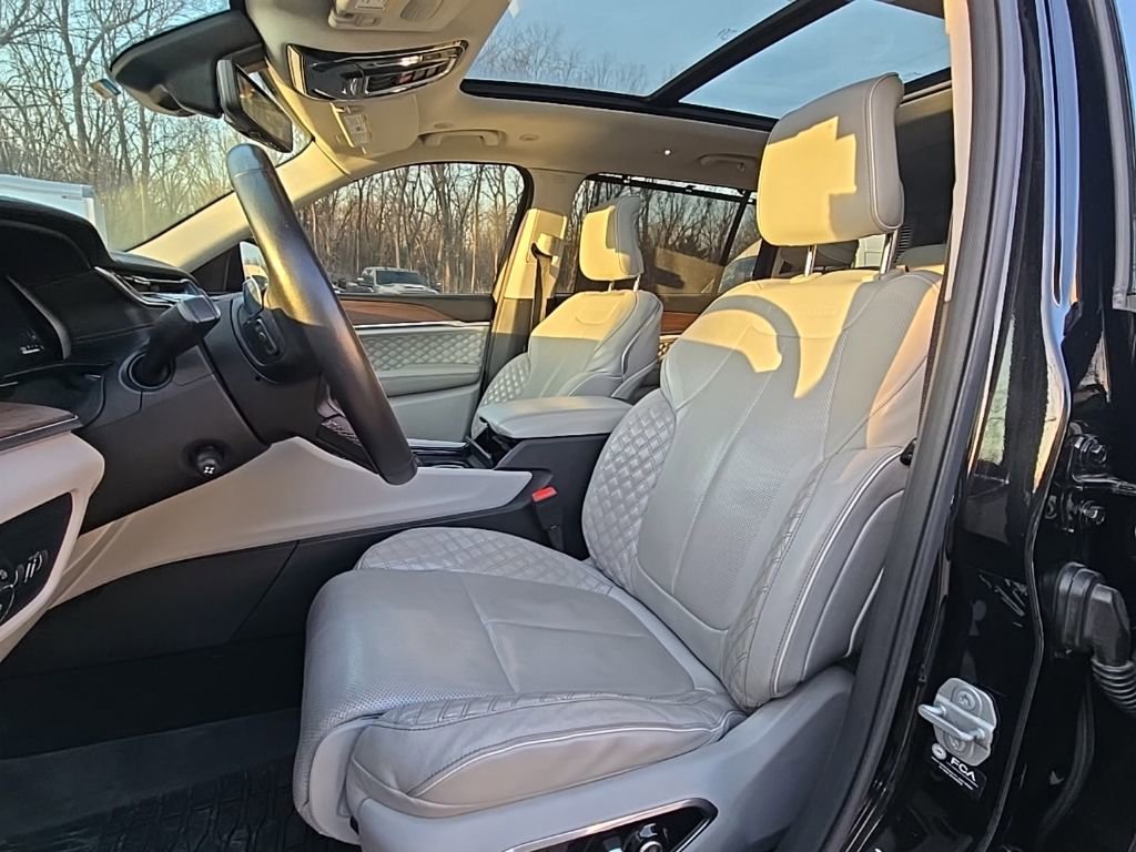 Used 2021 Jeep Grand Cherokee L Summit w/ Advanced Protech Group IV image 16