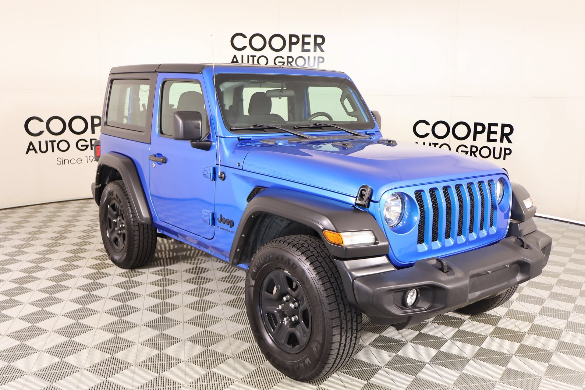 Used 2023 Jeep Wrangler Sport AWD/4WD image 1
