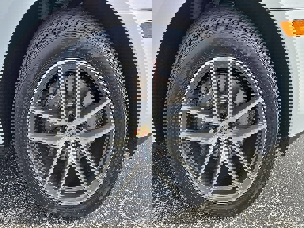 Used 2024 Porsche Macan image 9