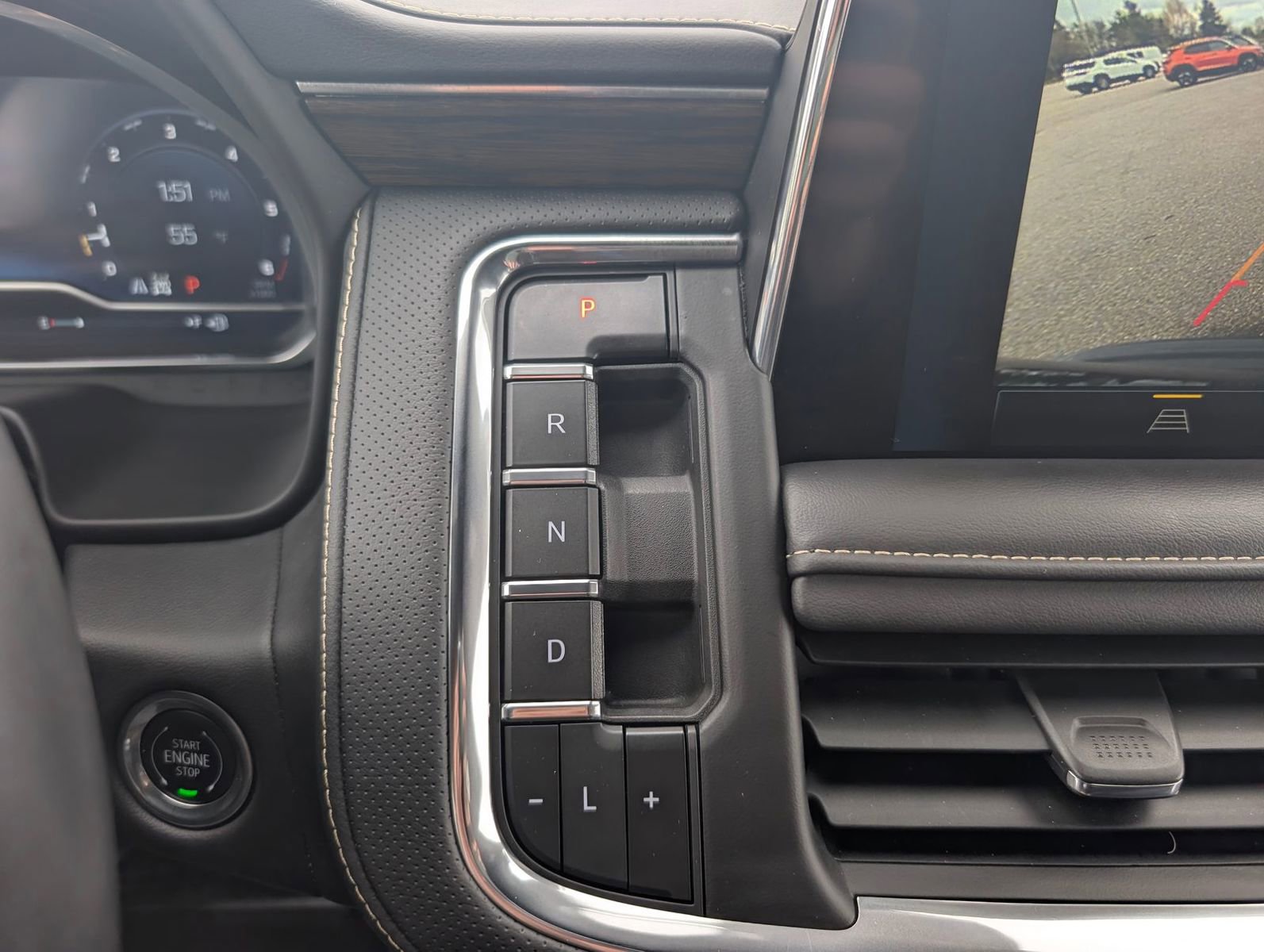 Used 2024 Chevrolet Suburban Premier AWD/4WD image 22