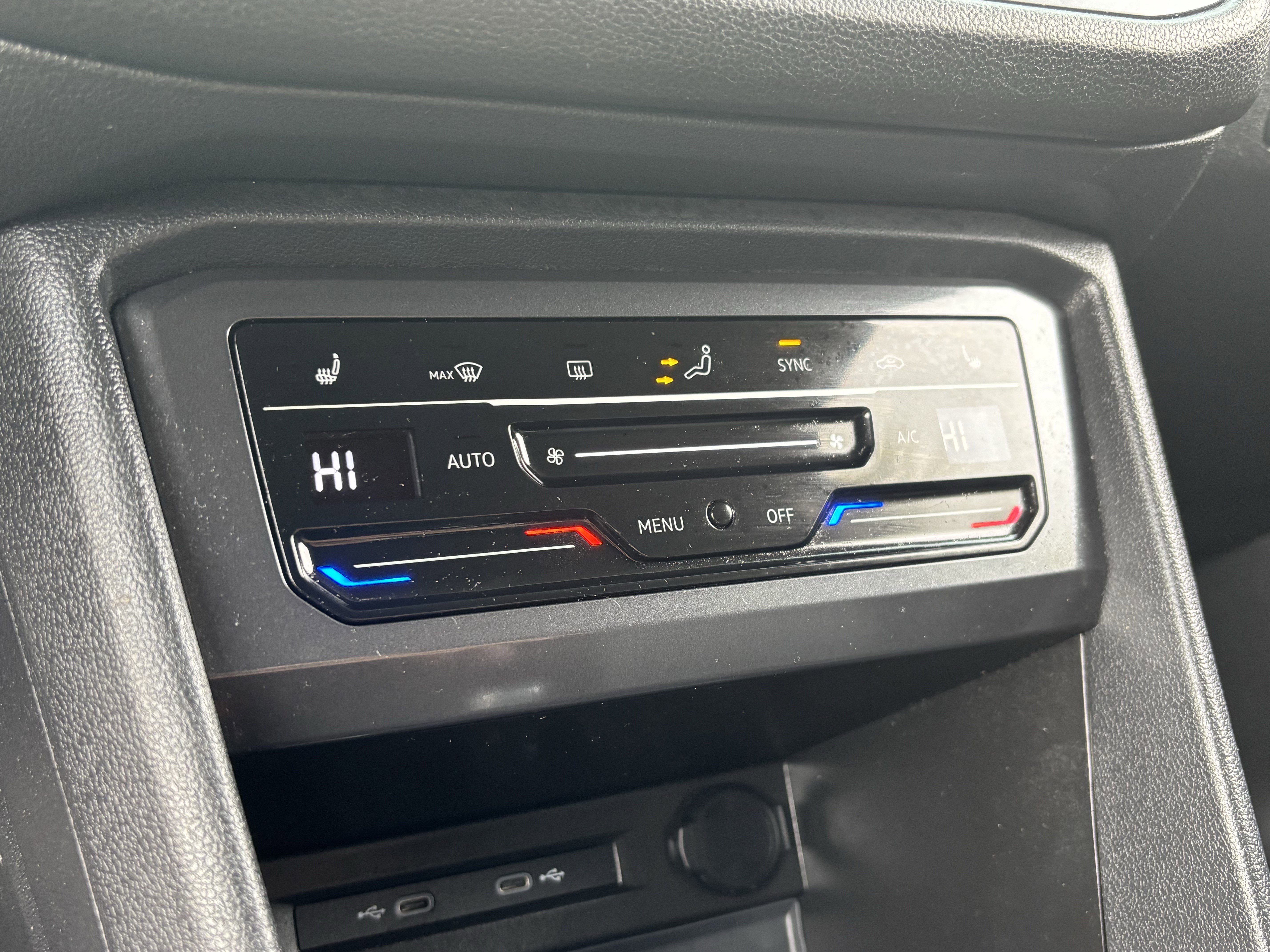 Used 2022 Volkswagen Tiguan SE image 23