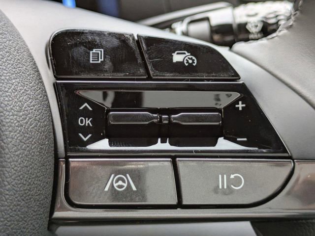 Certified 2025 Hyundai Elantra SEL FWD image 26