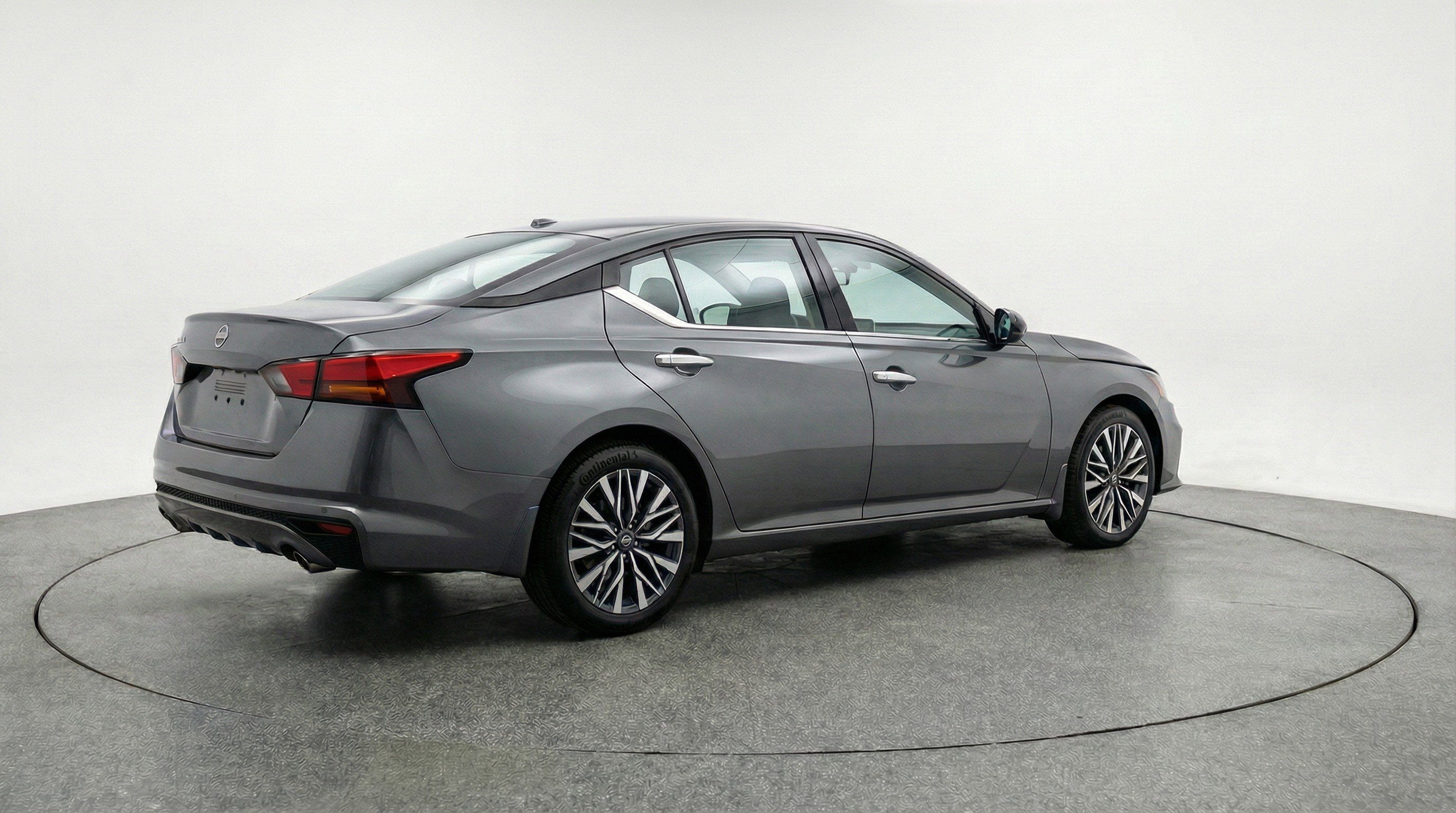 Used 2025 Nissan Altima 2.5 SV image 9