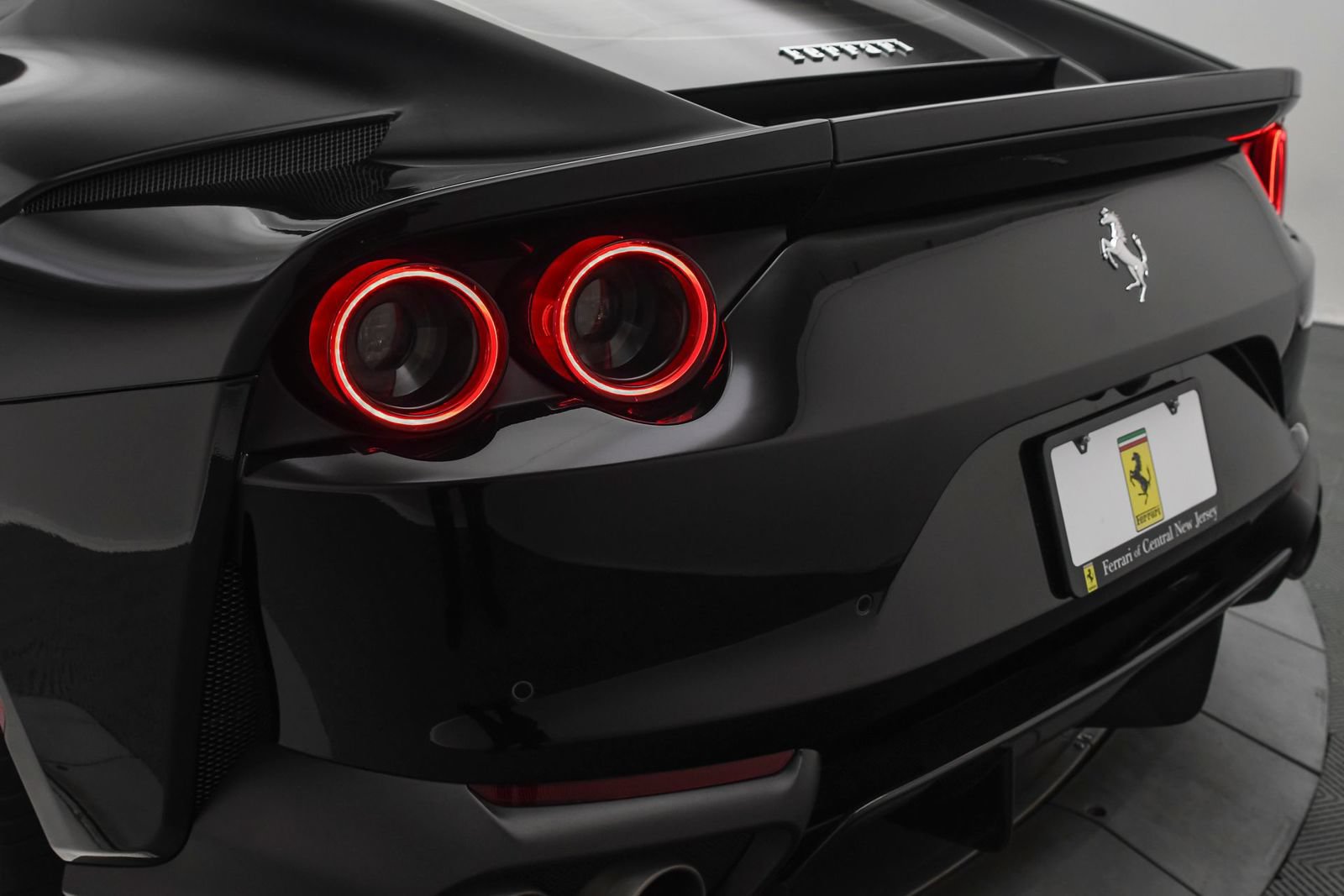 Used 2018 Ferrari 812 Superfast RWD image 40