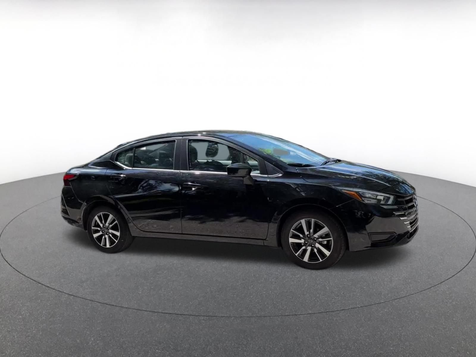 Used 2025 Nissan Versa SV FWD image 2