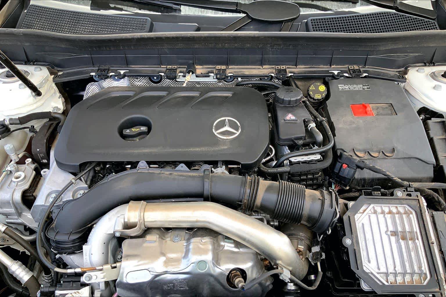 Used 2025 Mercedes-Benz GLB 250 4MATIC image 34