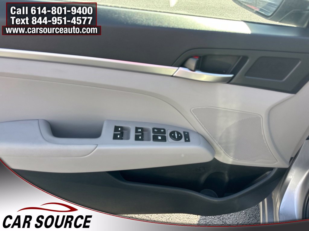 Used 2020 Hyundai Elantra SE FWD image 13