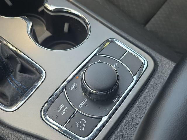 Used 2018 Jeep Grand Cherokee Laredo AWD/4WD image 30