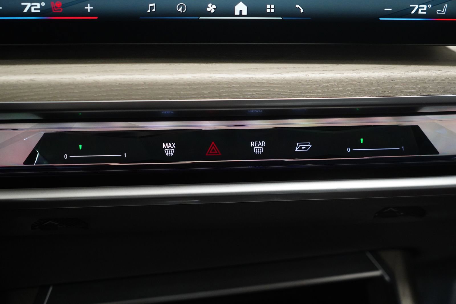 Used 2025 BMW i7 M70 w/ Executive Package image 27