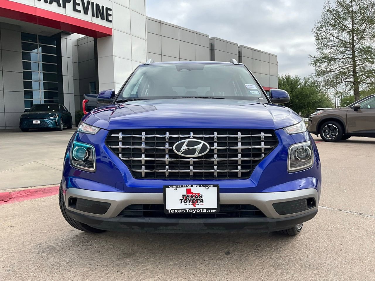 Used 2025 Hyundai Venue SEL image 3