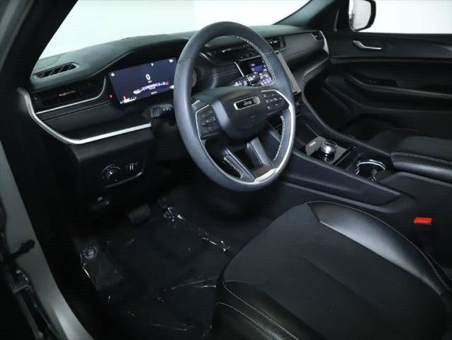 Certified 2024 Jeep Grand Cherokee Altitude AWD/4WD image 17