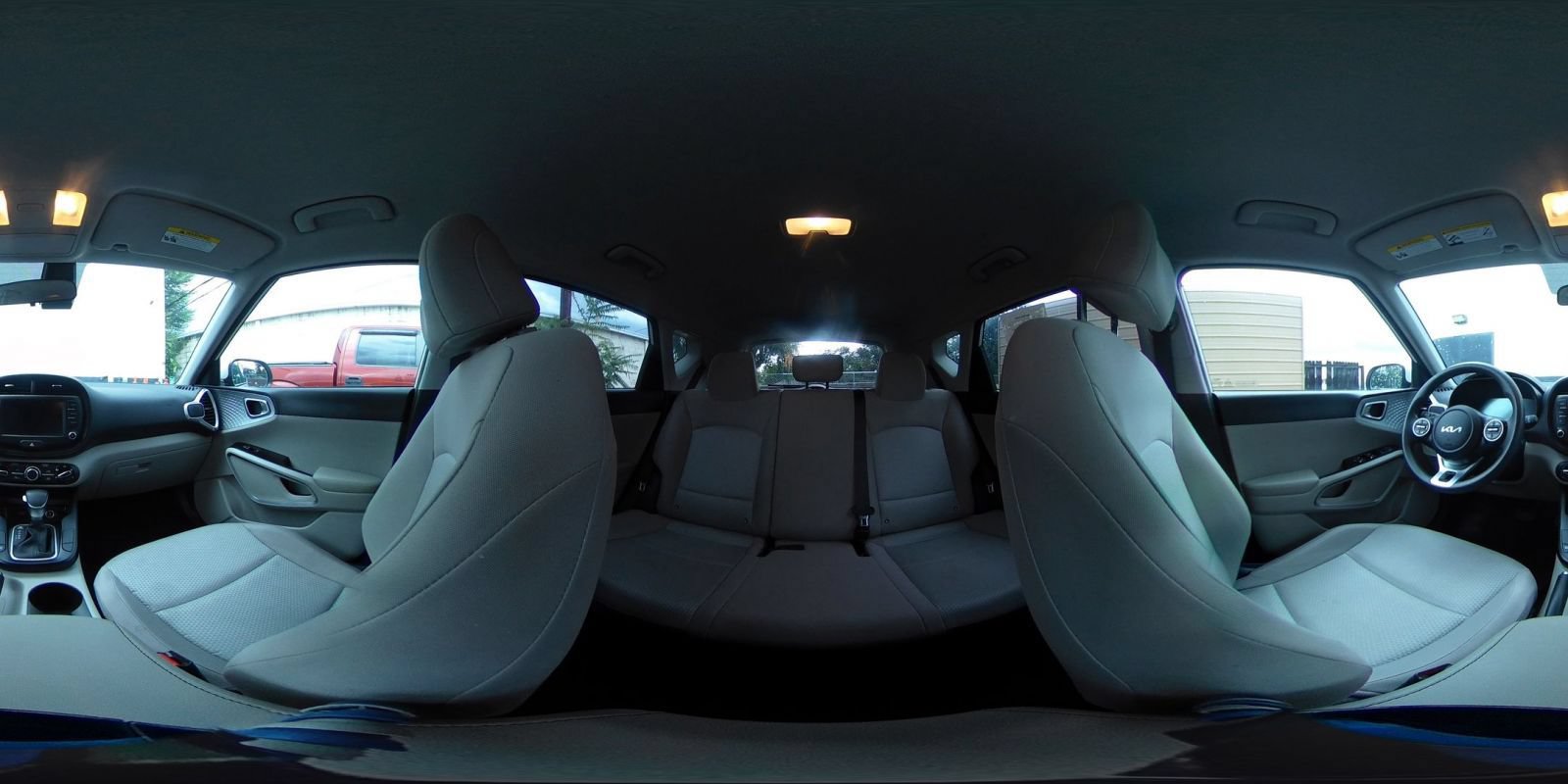 Used 2025 Kia Soul LX w/ LX Technology Package FWD image 38
