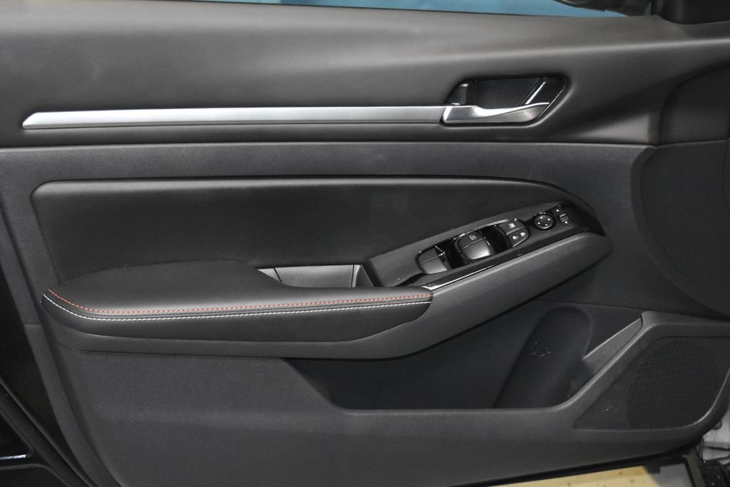 Certified 2024 Nissan Altima 2.0 SR image 4