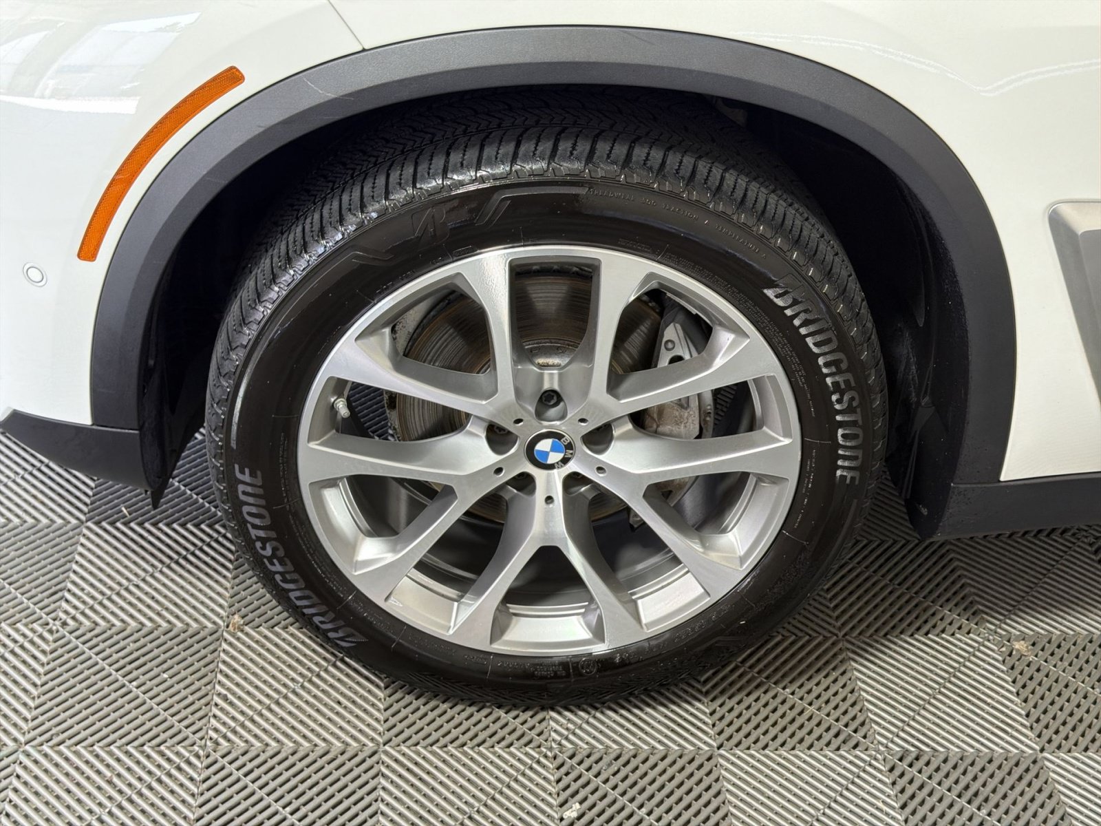 Used 2024 BMW X5 xDrive40i w/ Parking Assistance Package AWD/4WD image 12