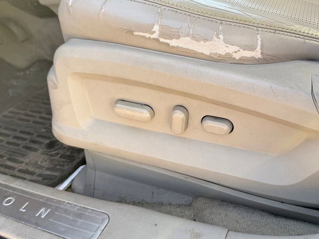 Used 2011 Lincoln MKX 2WD w/ Wood Pkg image 9