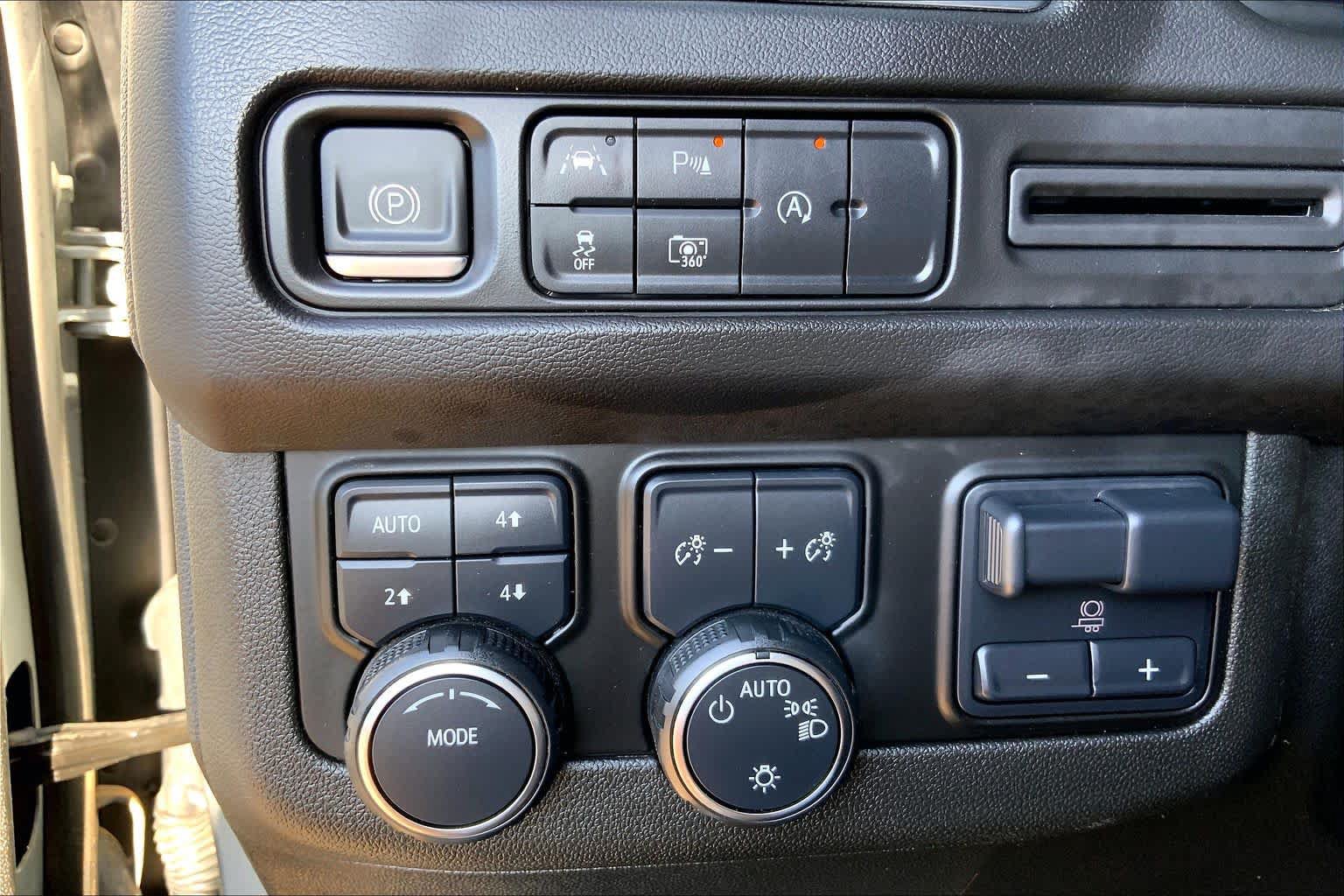 Used 2024 Chevrolet Tahoe LT w/ Luxury Package AWD/4WD image 35