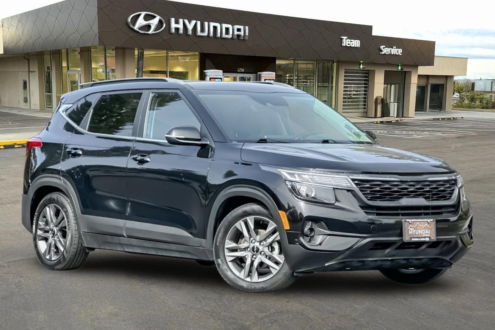 Used 2023 Kia Seltos S w/ Navigation Package image 2