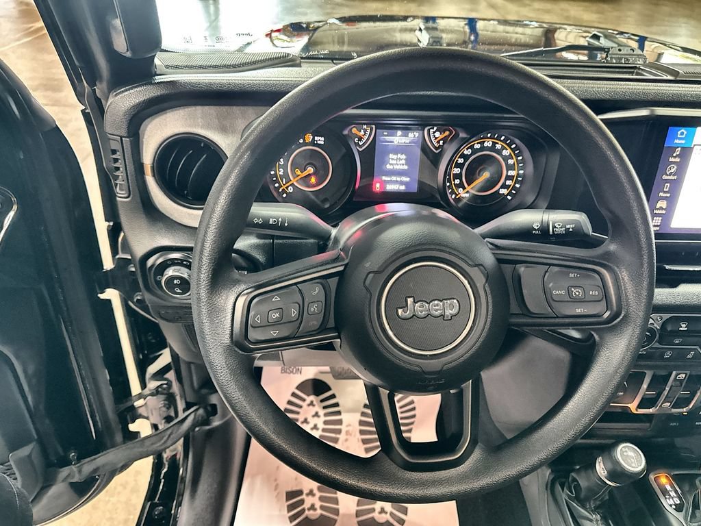 Used 2025 Jeep Gladiator Sport AWD/4WD image 17