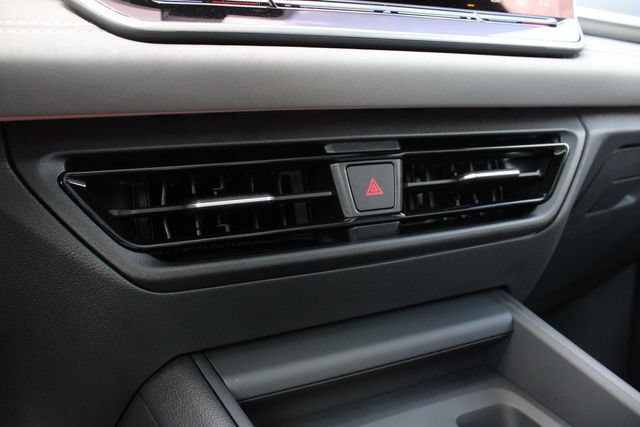New 2026 Volkswagen Tiguan SE R-Line AWD/4WD image 18