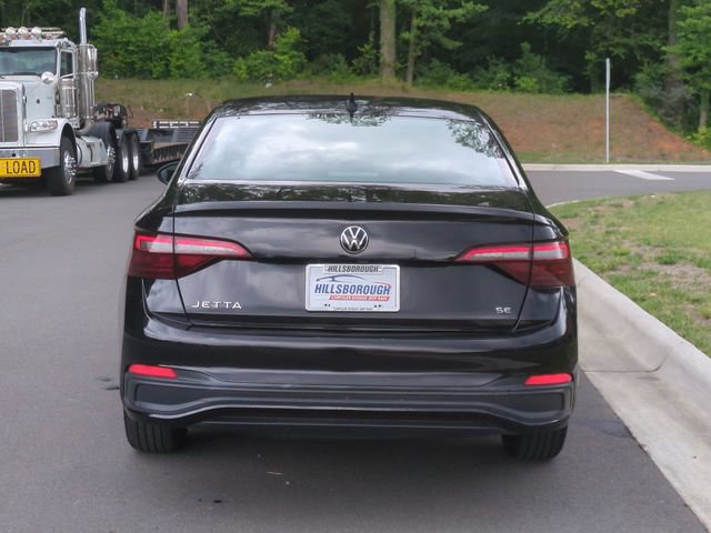 Used 2024 Volkswagen Jetta SE FWD image 12