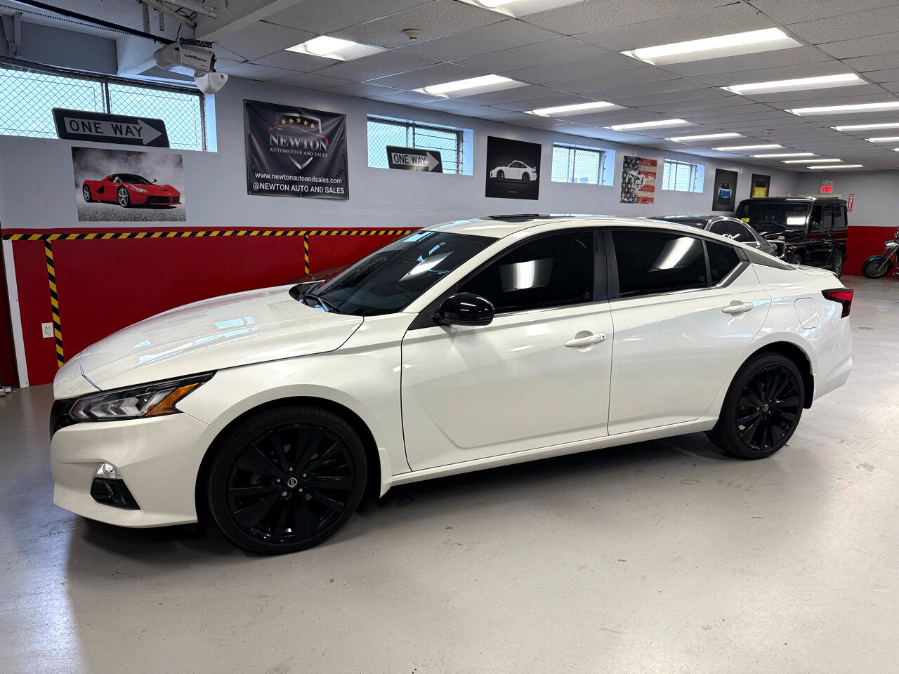 Used 2022 Nissan Altima 2.5 SR w/ Midnight Edition Package image 4