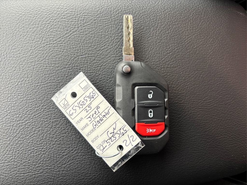 New 2025 Jeep Gladiator Sport image 39