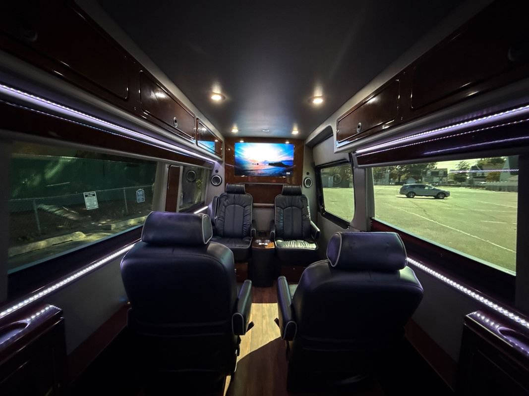 Used 2017 Mercedes-Benz Sprinter 2500 image 34