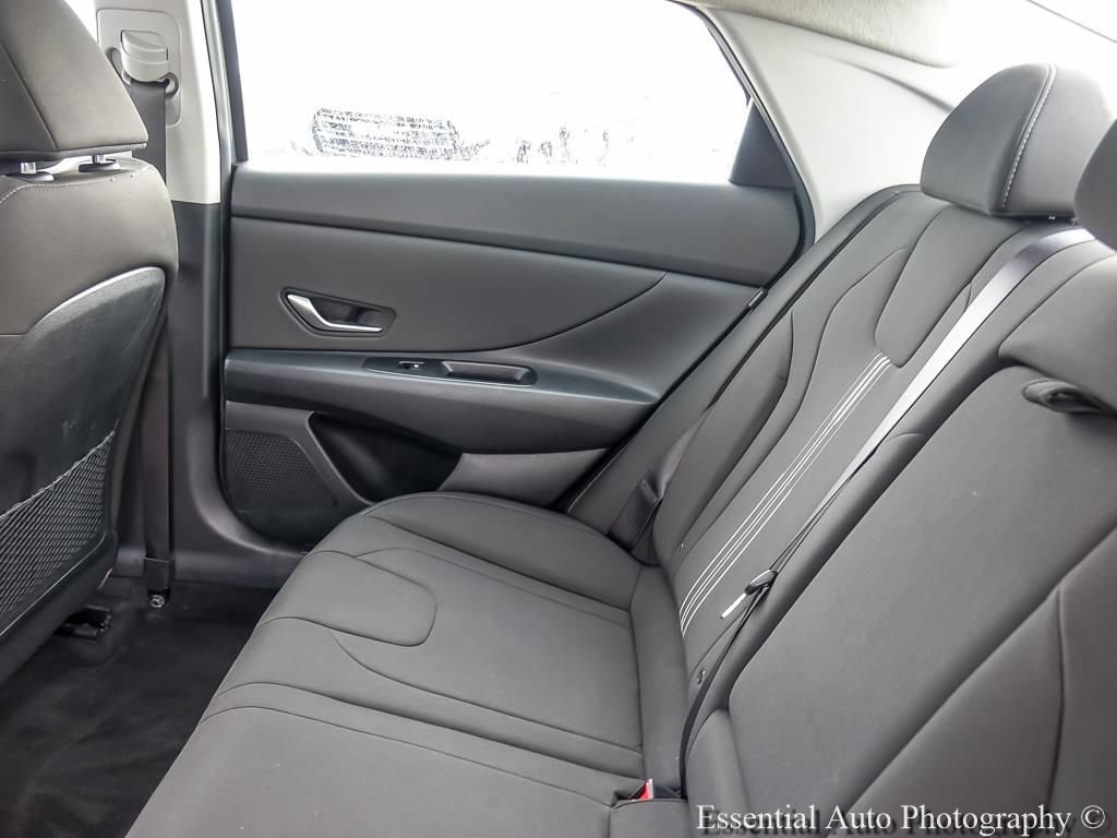 Used 2025 Hyundai Elantra SEL FWD image 13