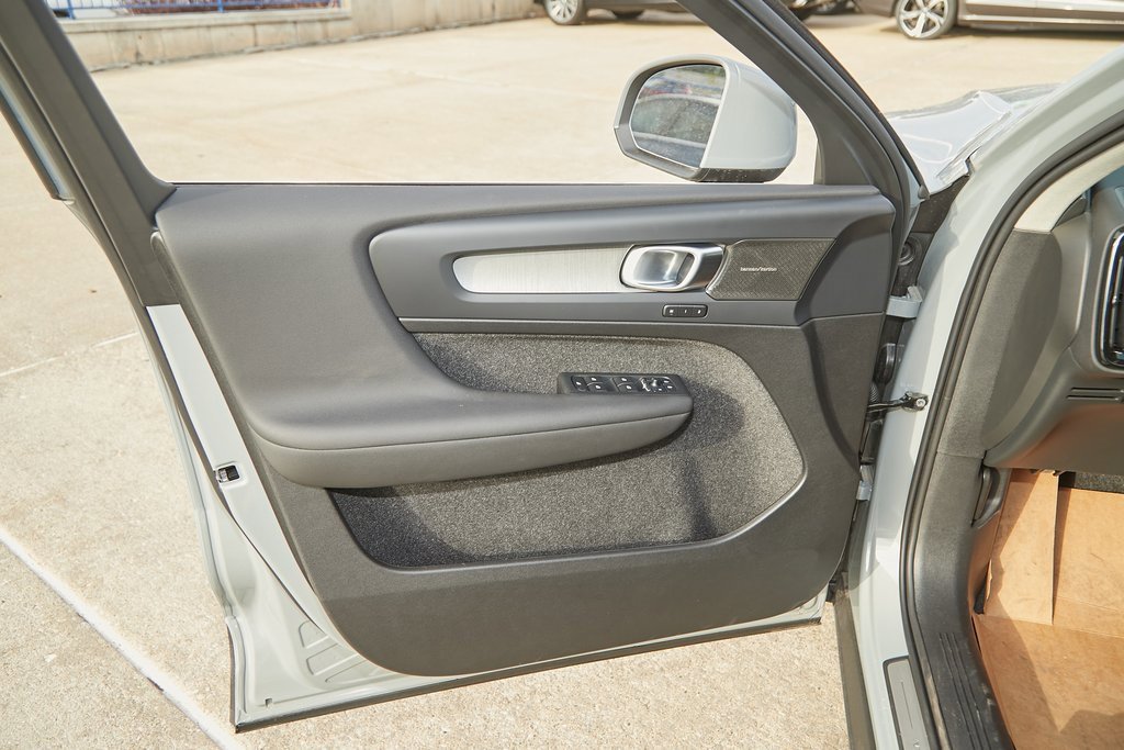 New 2025 Volvo XC40 B5 Plus w/ Climate Package image 8