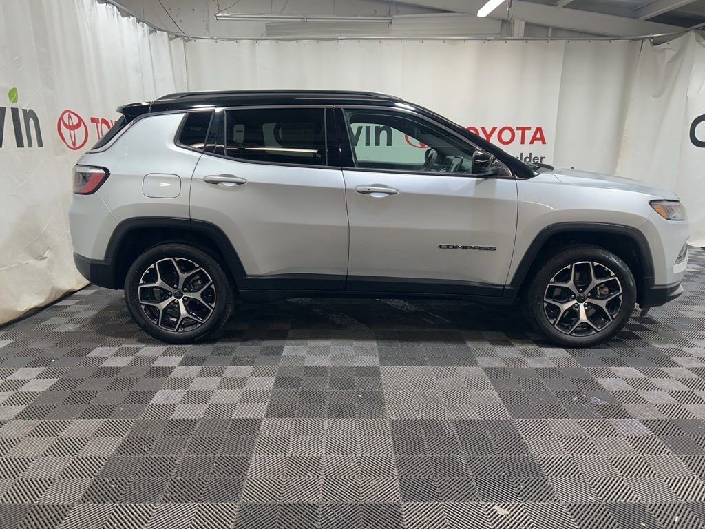 Used 2025 Jeep Compass Limited image 10