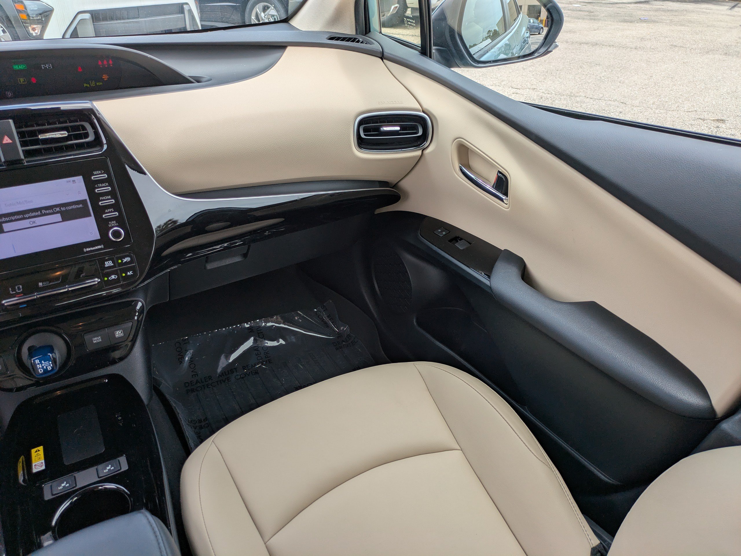 Used 2021 Toyota Prius XLE FWD image 16
