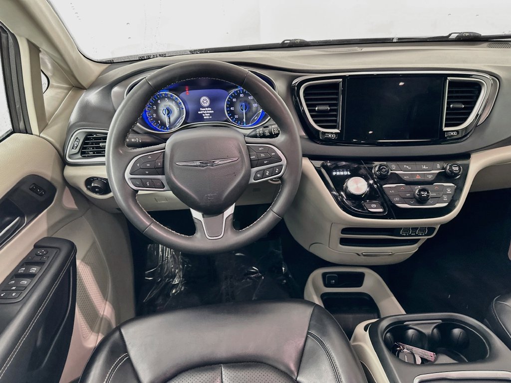 Certified 2023 Chrysler Pacifica Touring-L FWD image 32