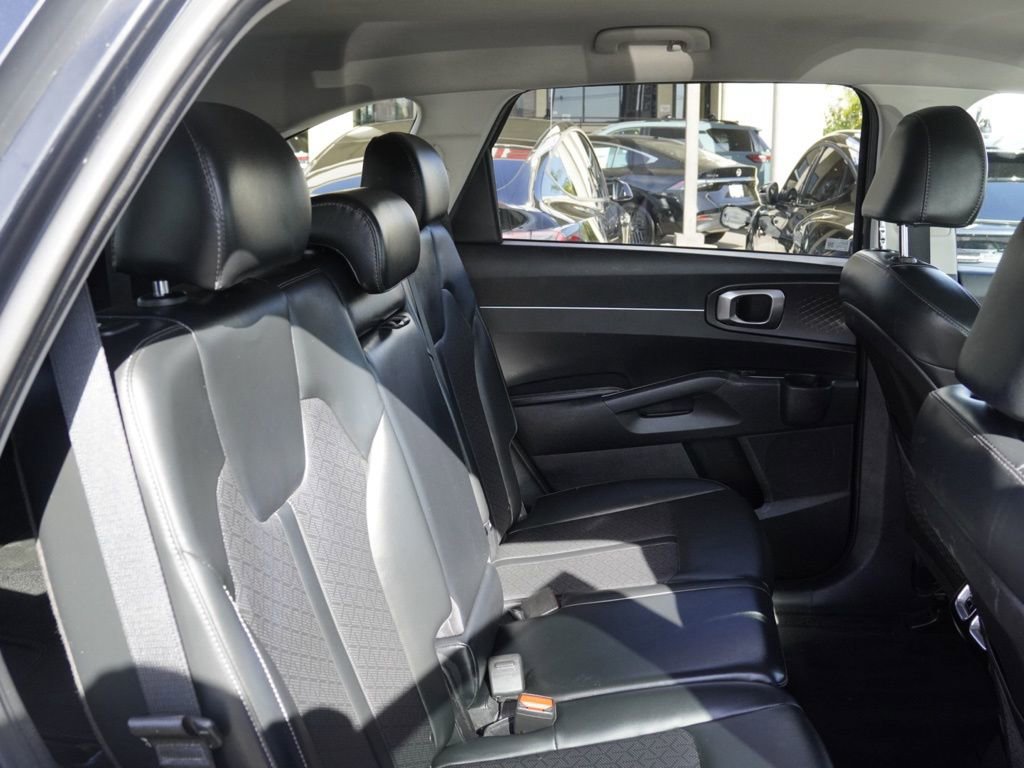Used 2021 Kia Sorento S image 19