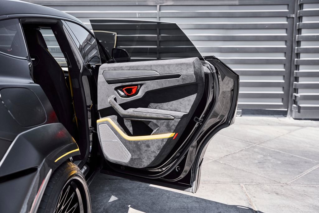 Used 2024 Lamborghini Urus Performante AWD/4WD image 34
