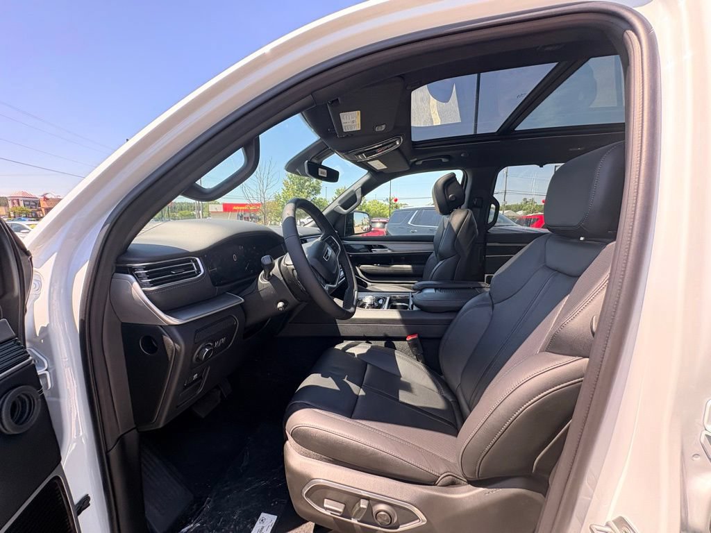 New 2026 Jeep Grand Wagoneer L Limited AWD/4WD image 22