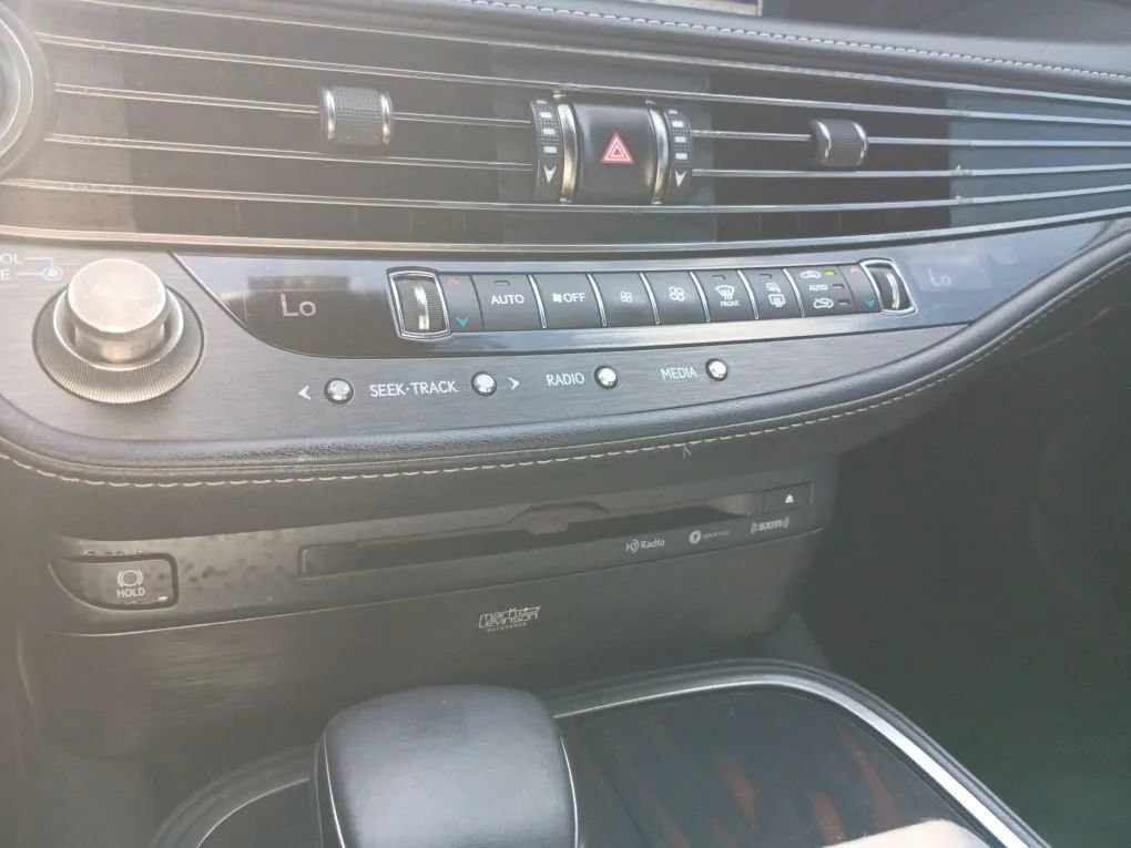 Used 2018 Lexus LS 500 AWD w/ Luxury Package image 12