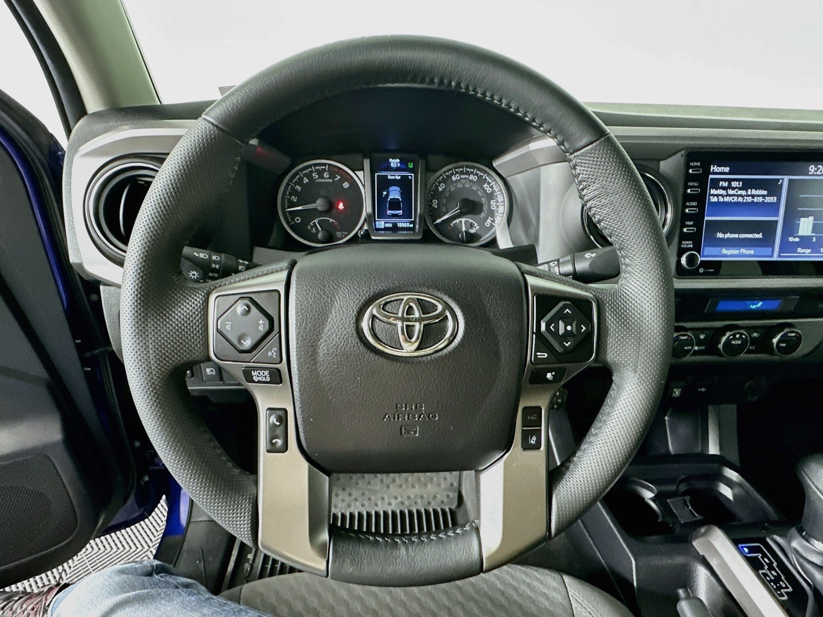 Certified 2022 Toyota Tacoma SR5 AWD/4WD image 11