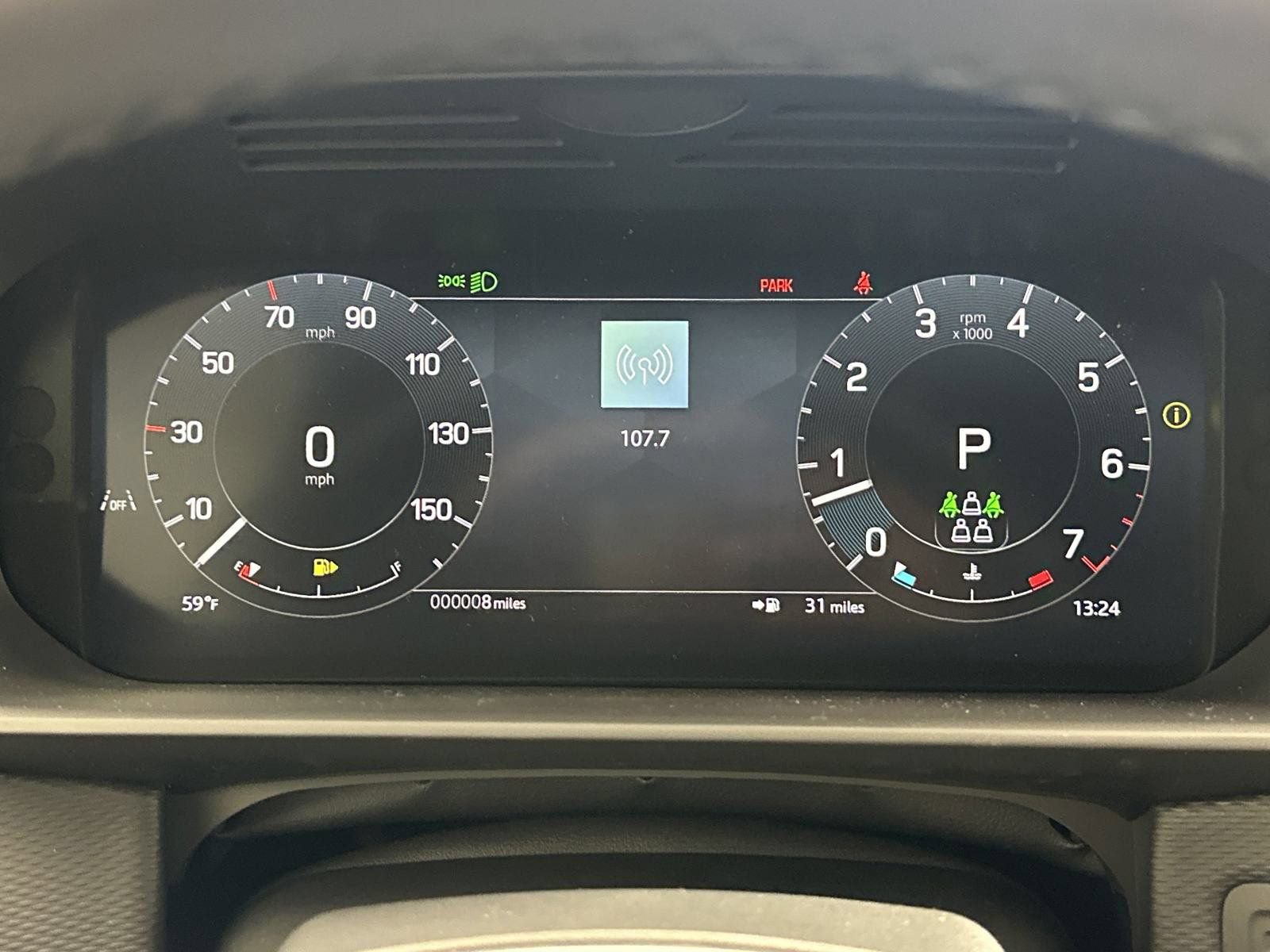 Used 2025 Land Rover Discovery Dynamic SE AWD/4WD image 16