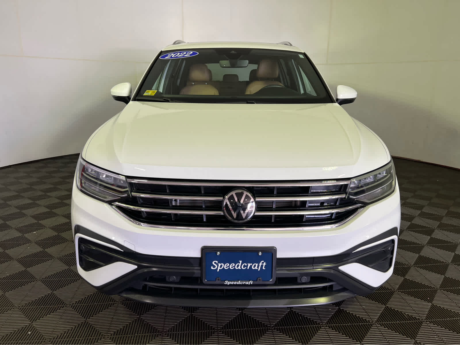 Used 2022 Volkswagen Tiguan SE w/ Panoramic Sunroof Package image 2