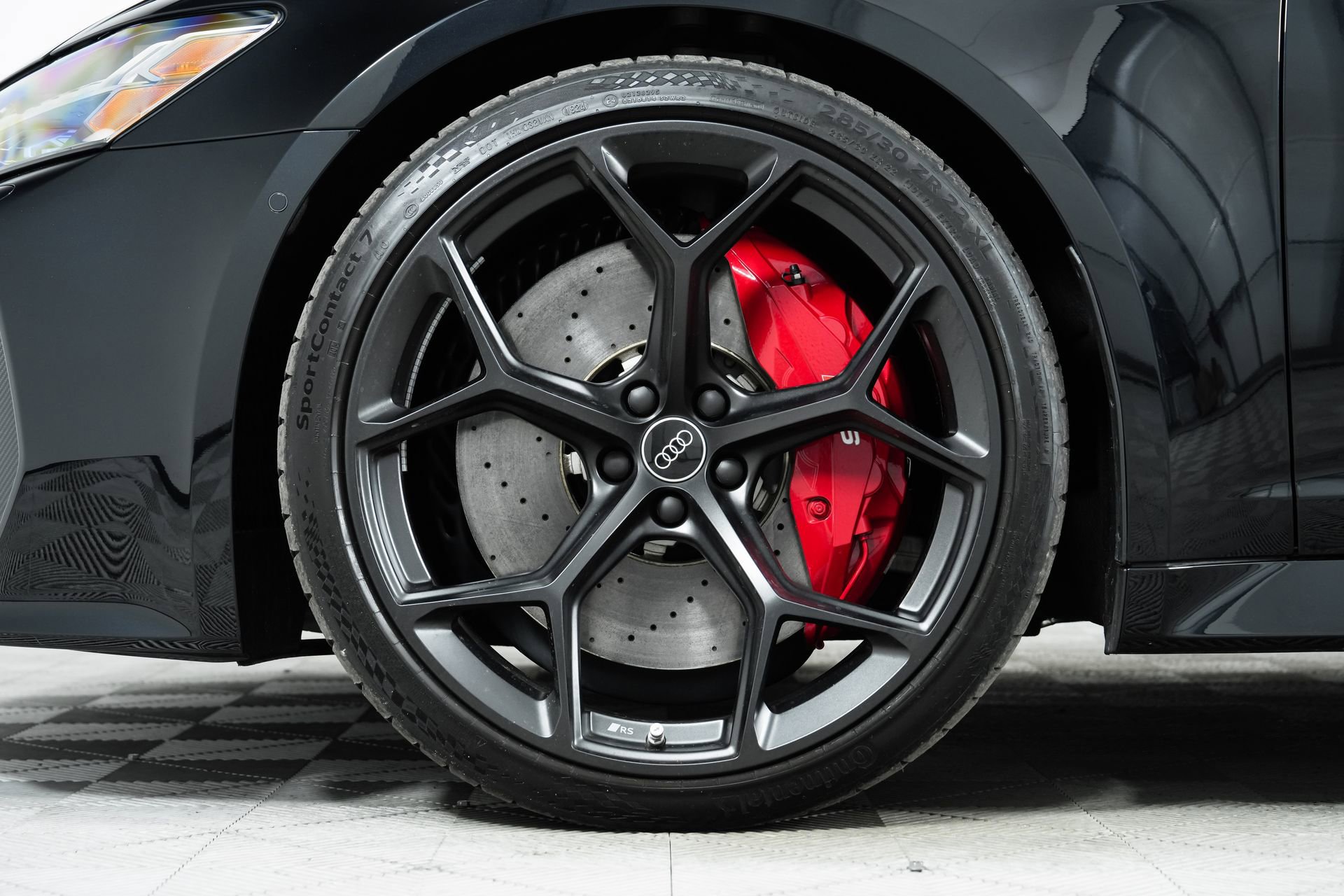 Used 2024 Audi RS 6 performance w/ Matte Carbon Package image 33