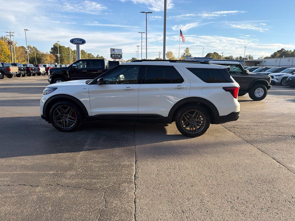 Used 2025 Ford Explorer ST-Line w/ Premium Package RWD image 6