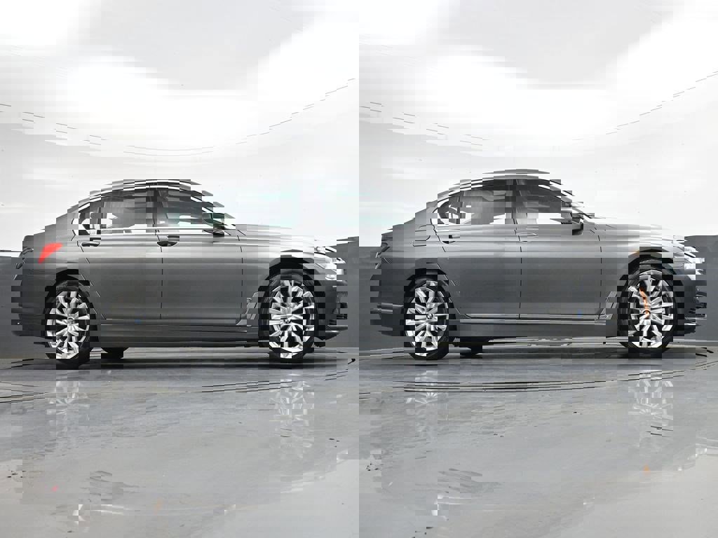 Used 2016 BMW 740i RWD image 32