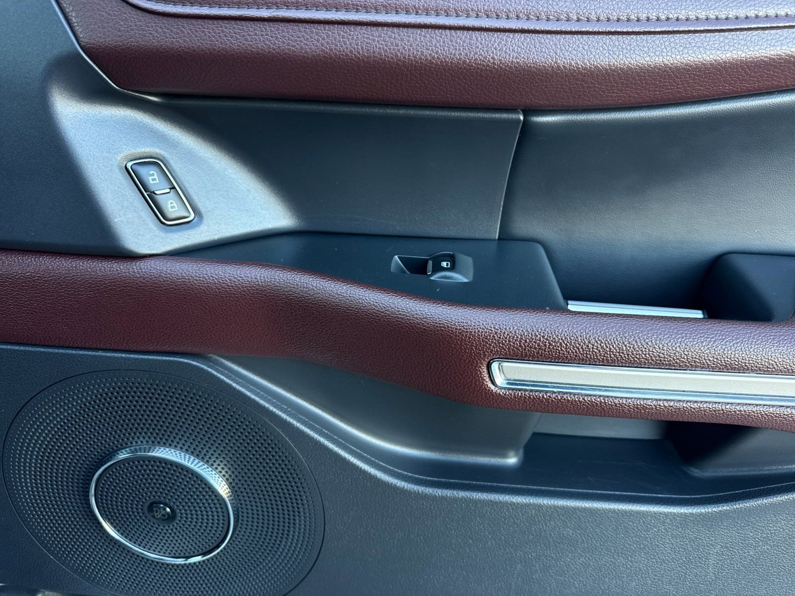 Used 2023 Ford Expedition Limited image 22