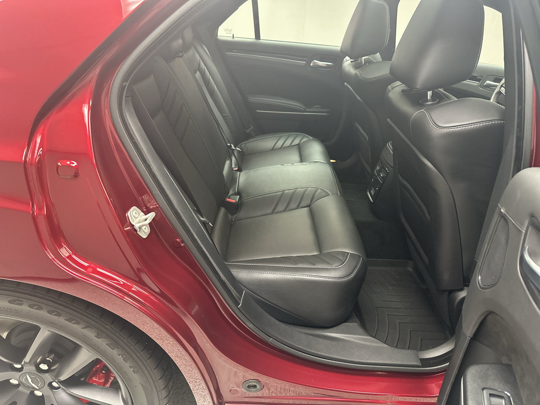 Used 2023 Chrysler 300 C RWD image 15