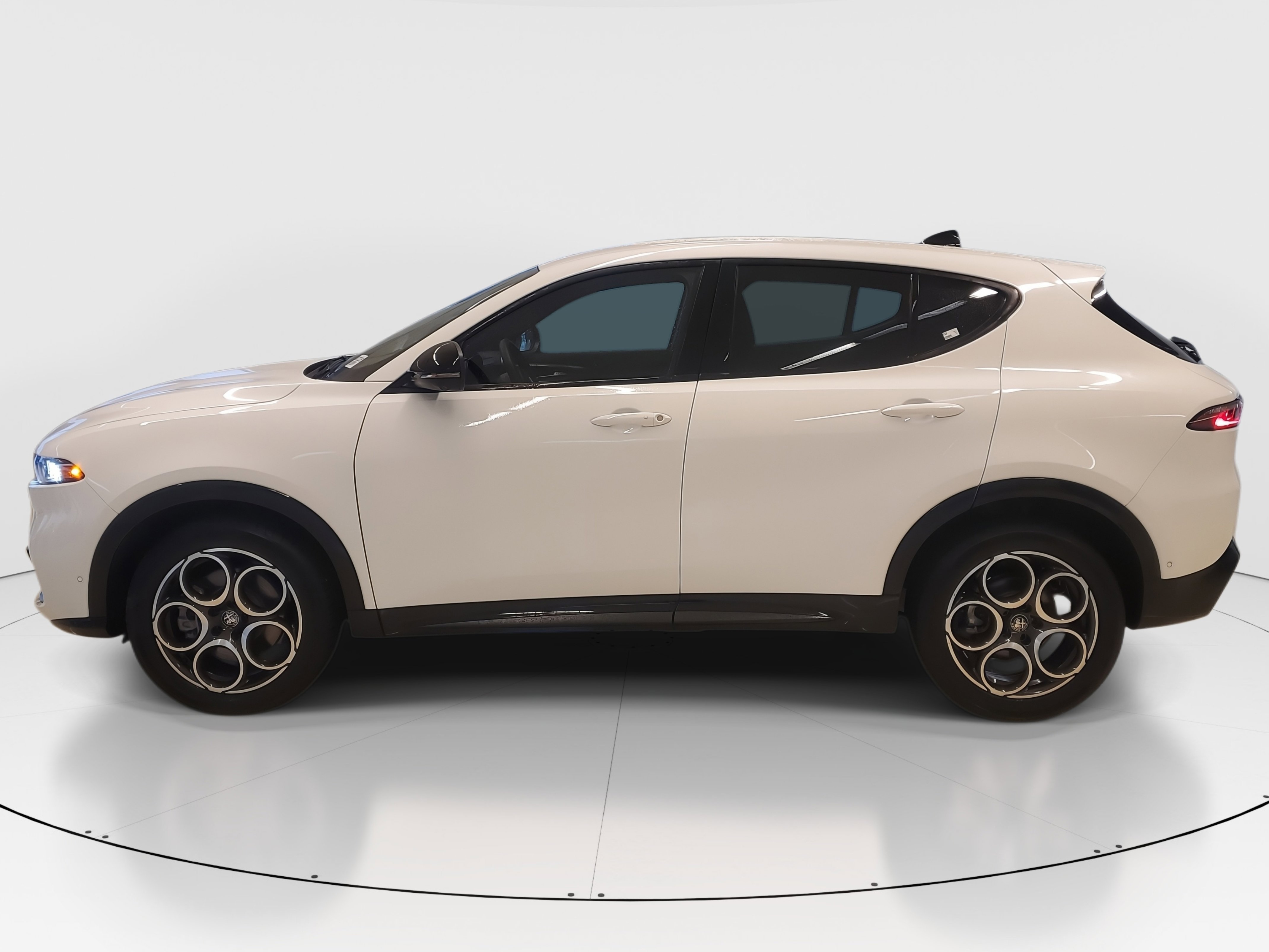 Used 2025 Alfa Romeo Tonale w/ Active Assist Package image 7