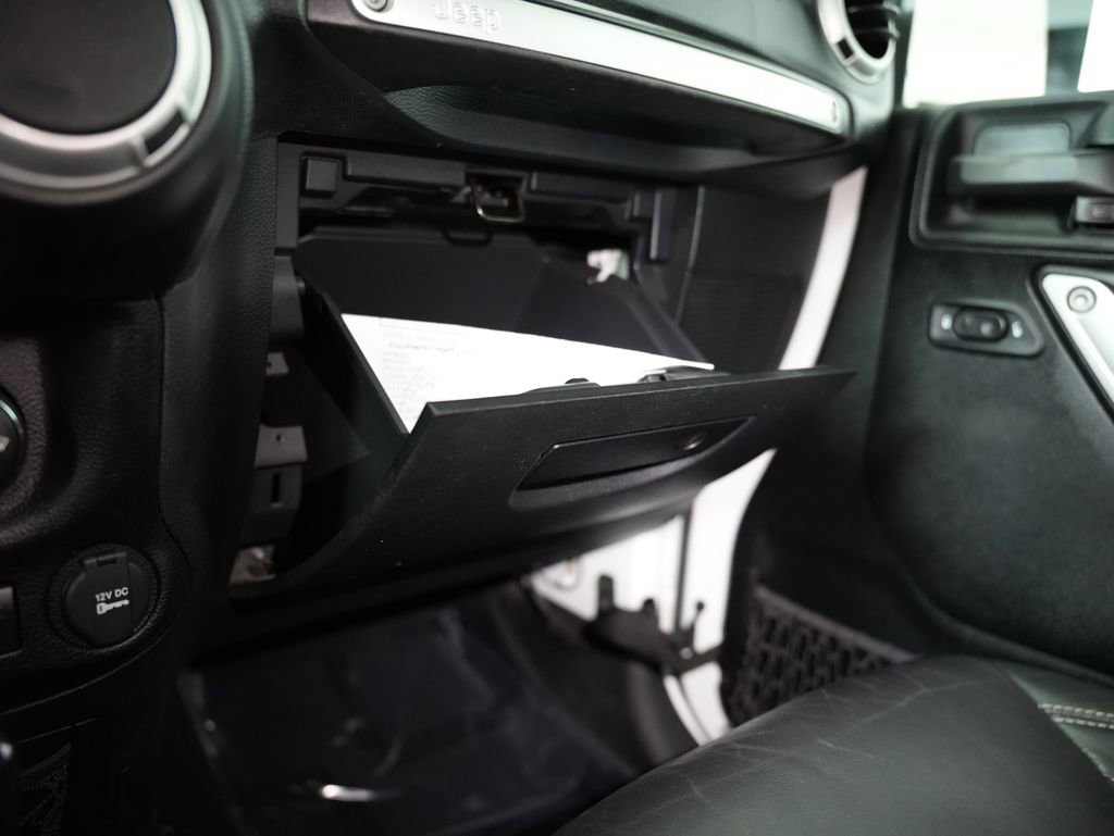 Used 2016 Jeep Wrangler Unlimited Sahara AWD/4WD image 41